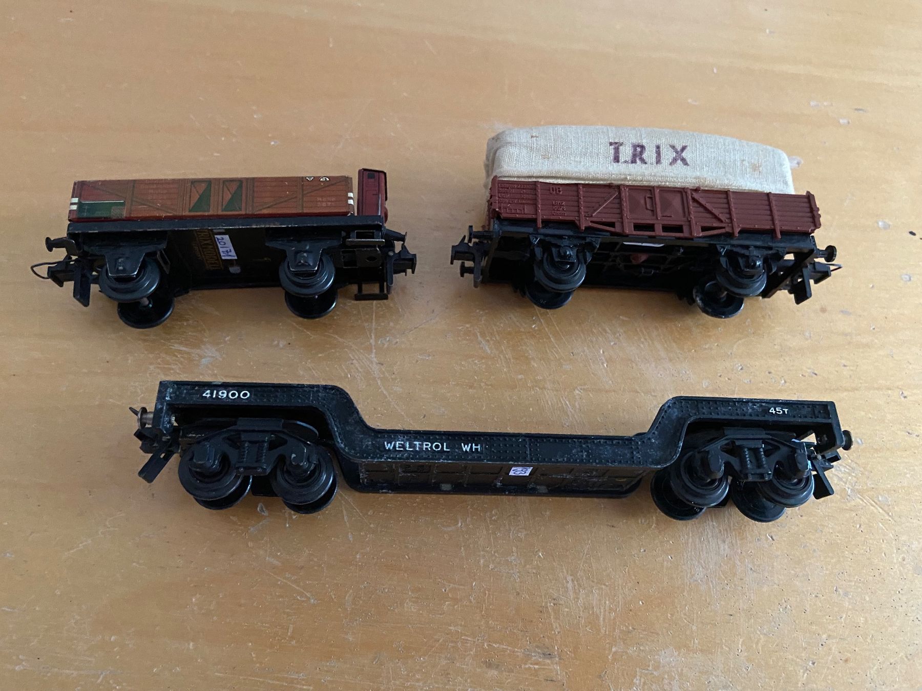 Trix Modellini di ferrovie: 3 Trix Express Güterwagen – Usato da Basel venduto da Relaphe