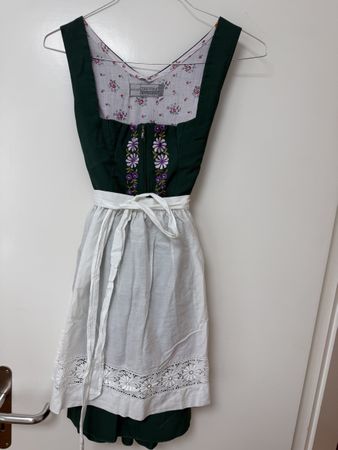 Dirndl grün mit Blumenstickerei M
