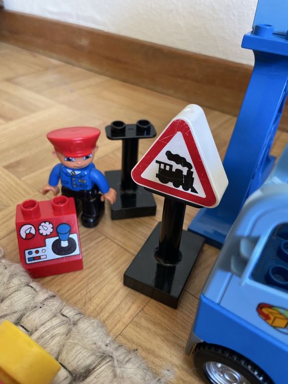 Duplo Spielzeuge: Lego Duplo Eisenbahn Set mit Kran, Zubehör, Figuren! – Gebraucht aus Männedorf von Dorrii85 2