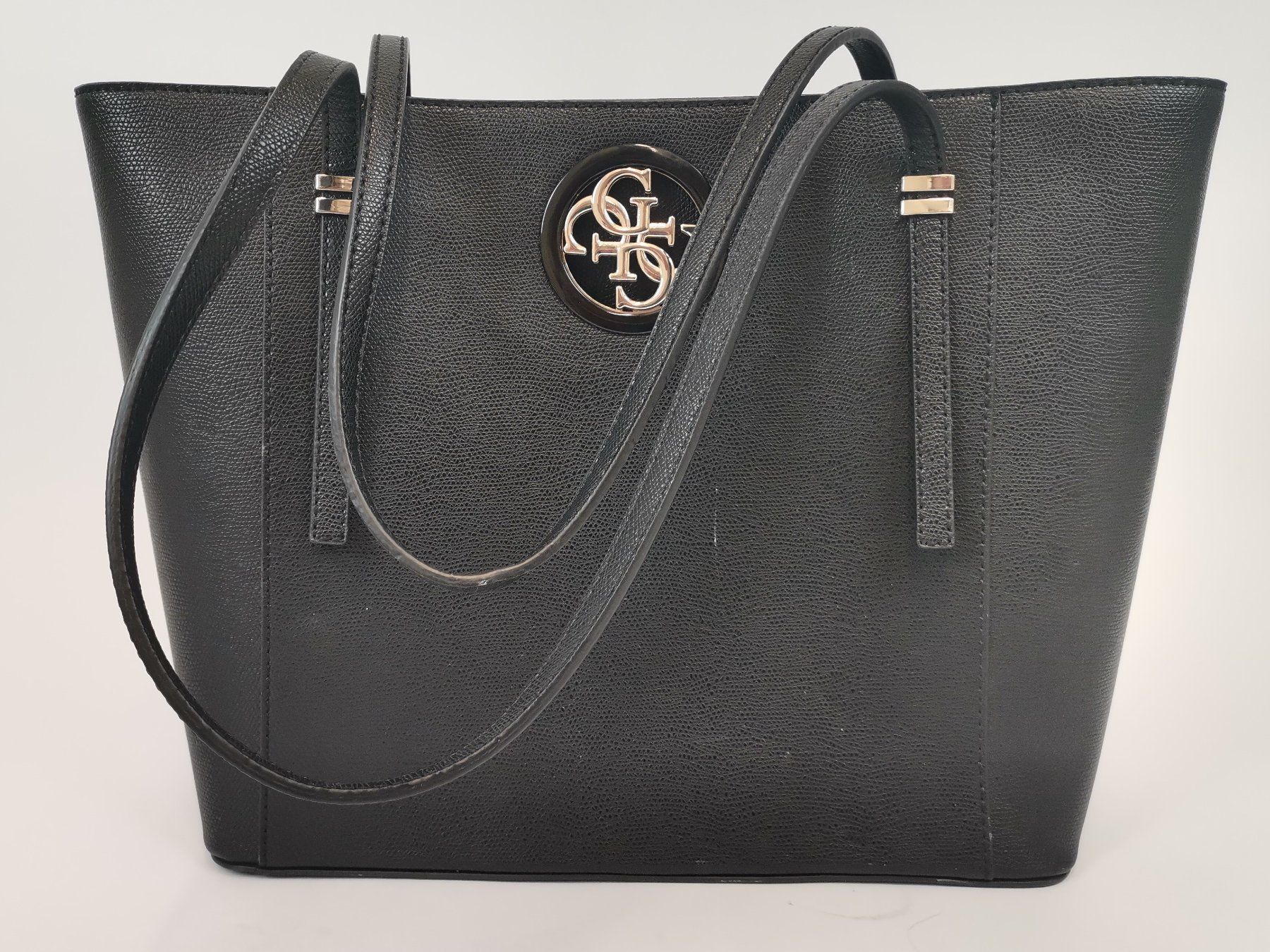 Guess Borse da donna: GUESS Henkeltasche Schwarz – Usato da Schaffhausen venduto da Restwert_SH