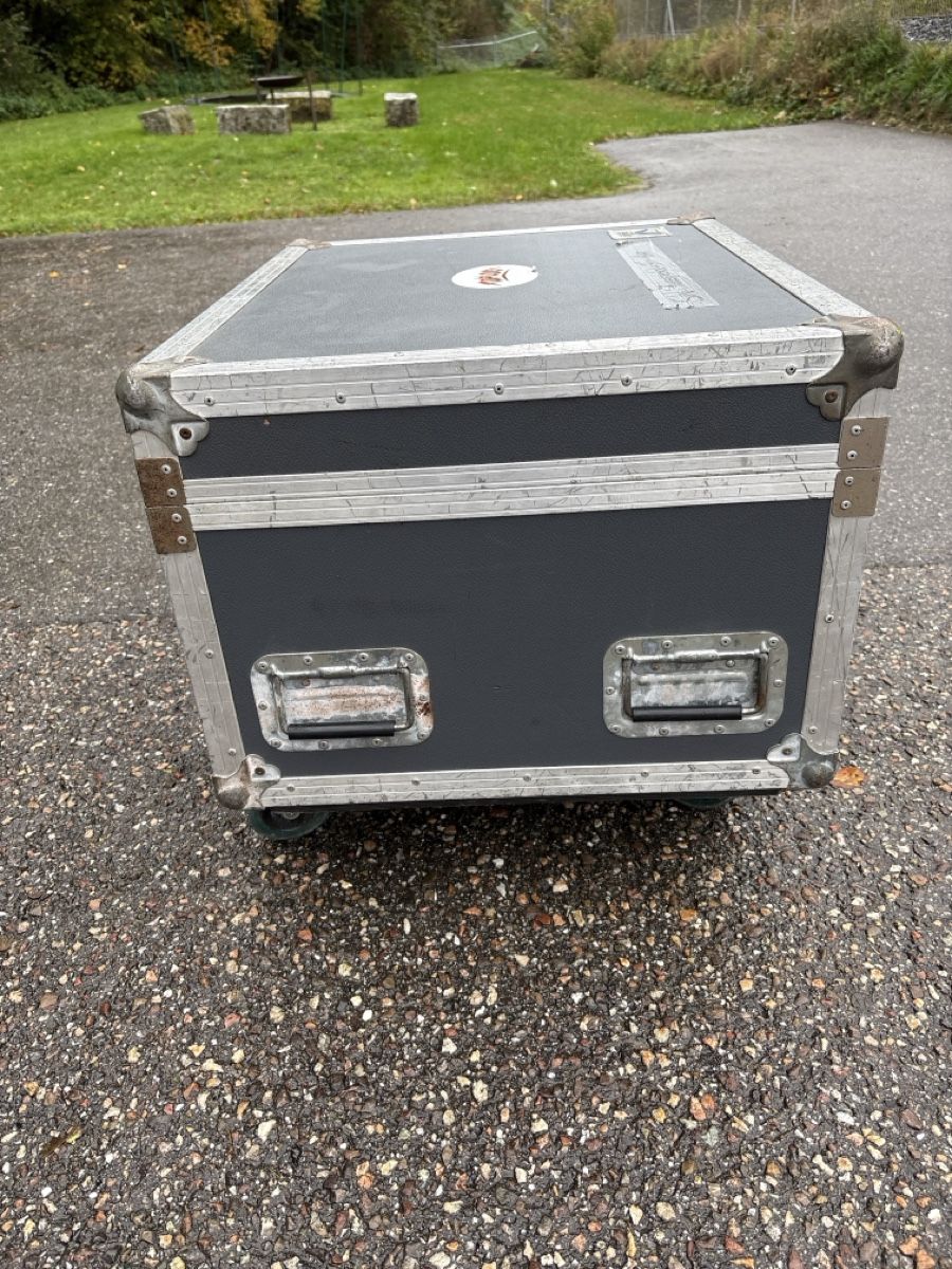 Casse di trasporto: Flightcase Amptown Cases mit Räder – Usato da Lützelflüh-Goldbach venduto da Deiv4 2