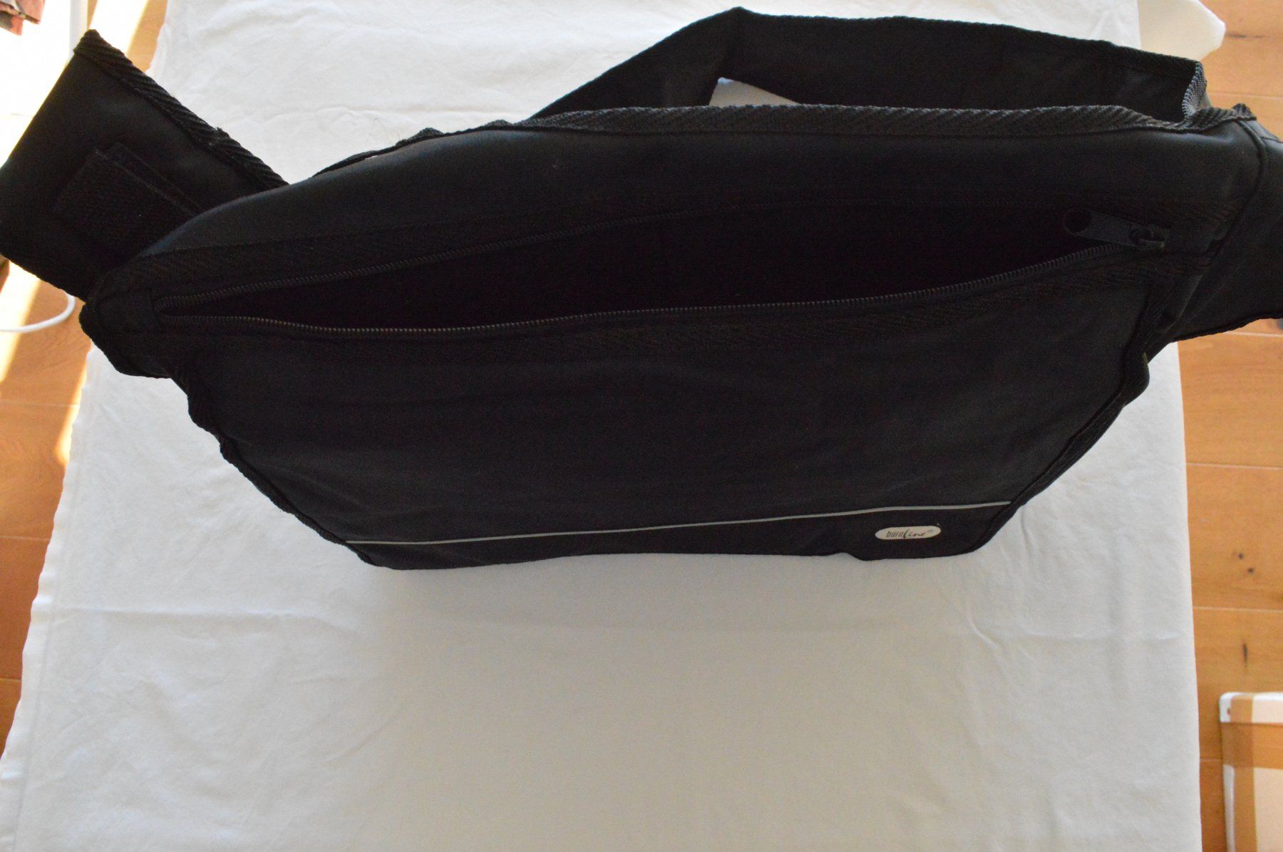 Altro in  Abbigliamento & Accessori: Neue Schultertasche Umhängetasche Schwarz – Nuovo (secondo la descrizione) da Locarno venduto da LukeWanderlust 3