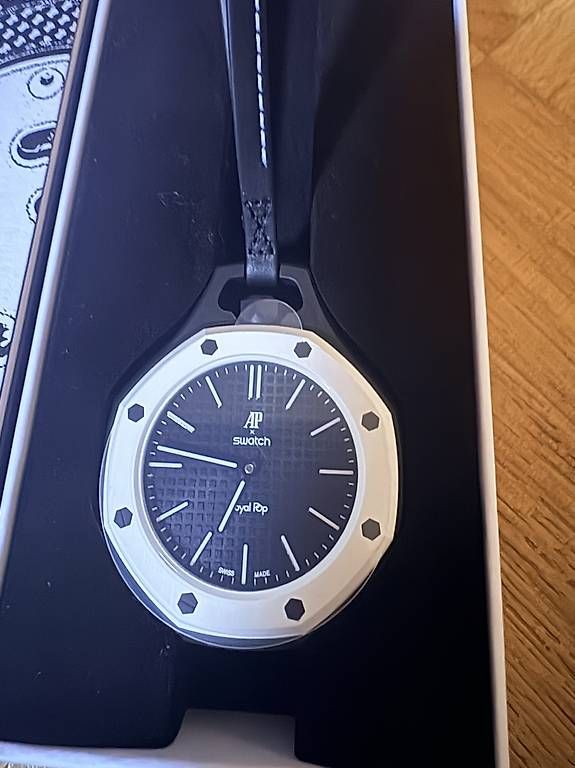 Montres: Swatch X AP - Ocho Negro - With Strap  – Neuf avec emballage d'origine à Carouge GE par mvi_8xfx 1