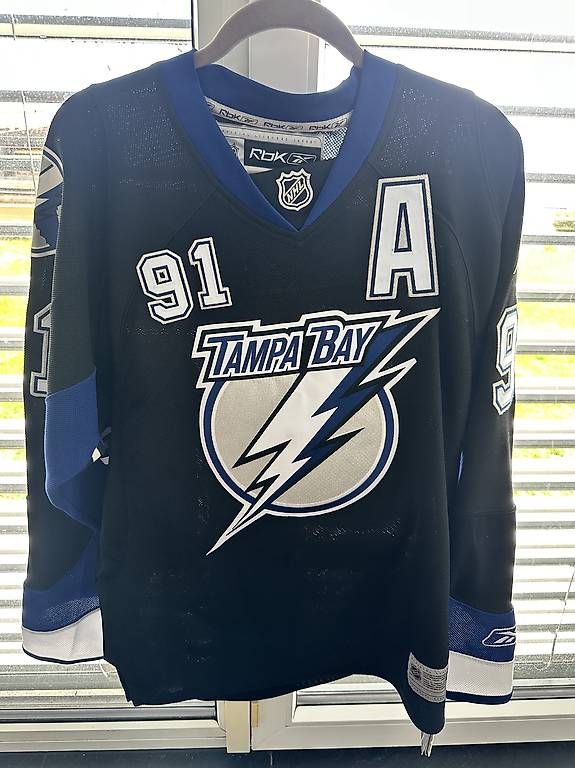 Canottiere & Pantaloni: Tampa Bay Stamkos 91 – Usato da Belmont-Lausanne venduto da zirak