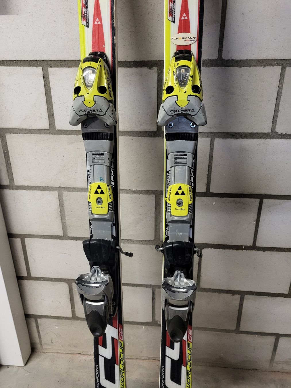 Fischer Sci: FISCHER Rennski 160cm eingewachsen – Usato da Hergiswil NW venduto da Regpi 4