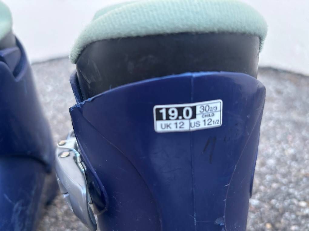 Salomon Schuhe für Jungen: 19.0 bottes de ski Salamon  (30.5 pointure) – Gebraucht aus Versegeres von kista 1