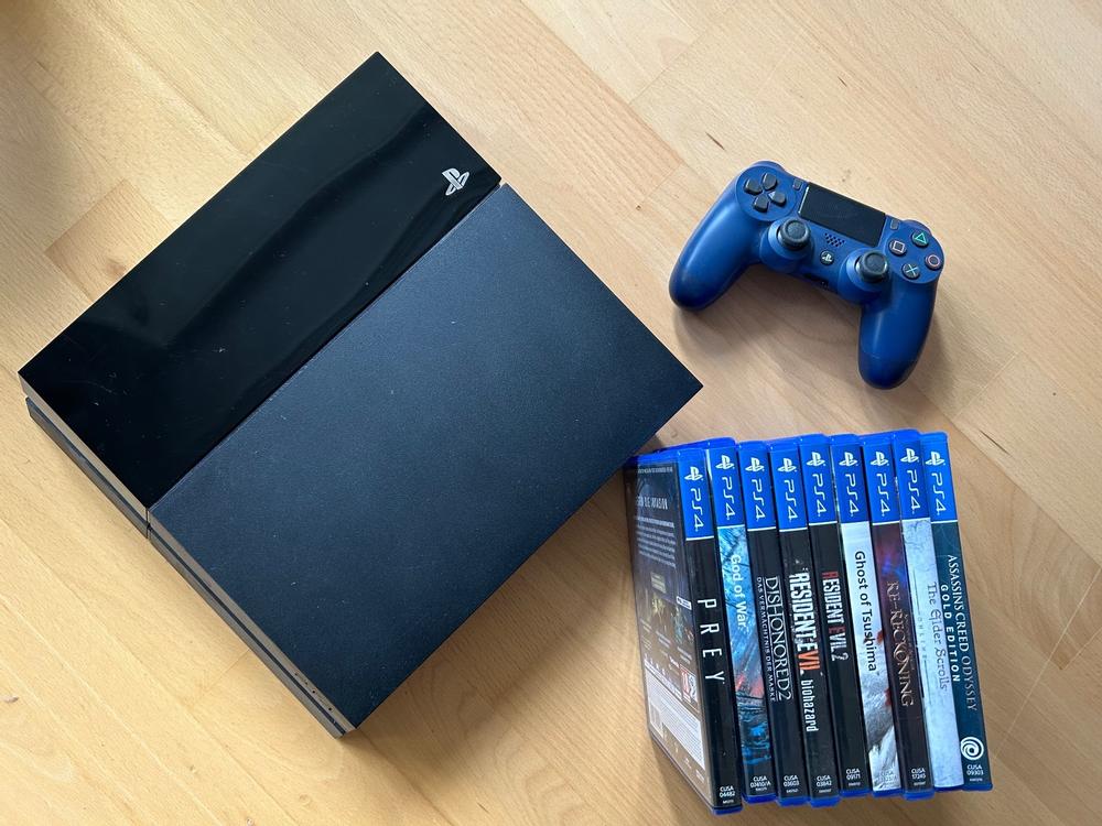 Playstation 4 inkl. Controller und 9 Games