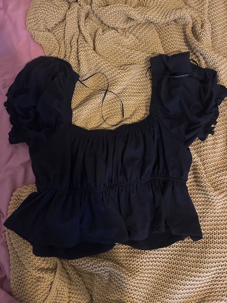 Urban Outfitters Top: Schwarzes Urban Outfitters Top Grösse M – Usato da Bern venduto da mirio.ic 1