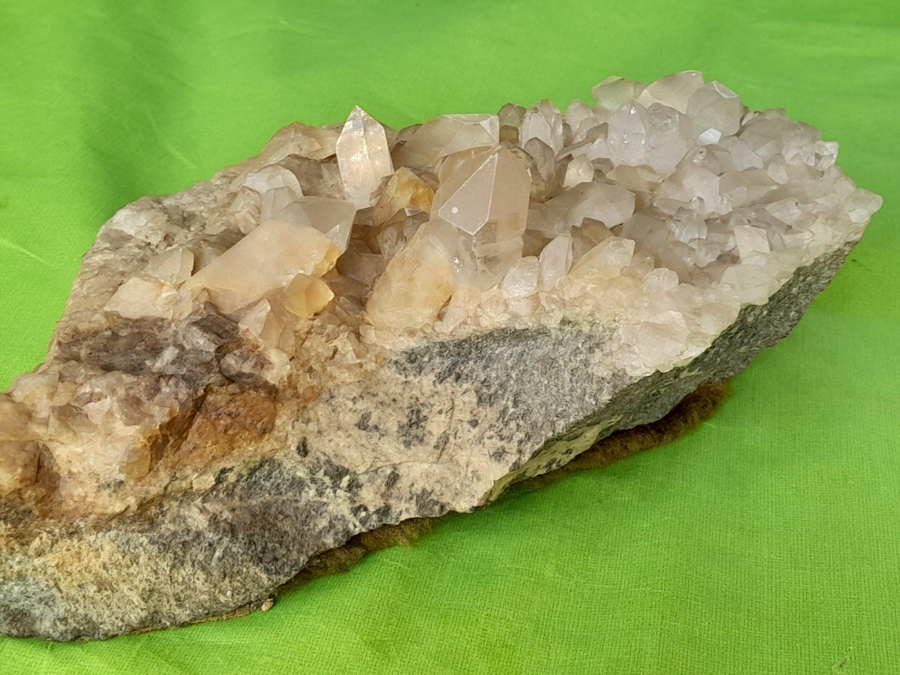 Minerali & Pietre curative: Bergkristall-Stufe gross – Usato da Aeschi b.Spiez venduto da 52_wochen 4