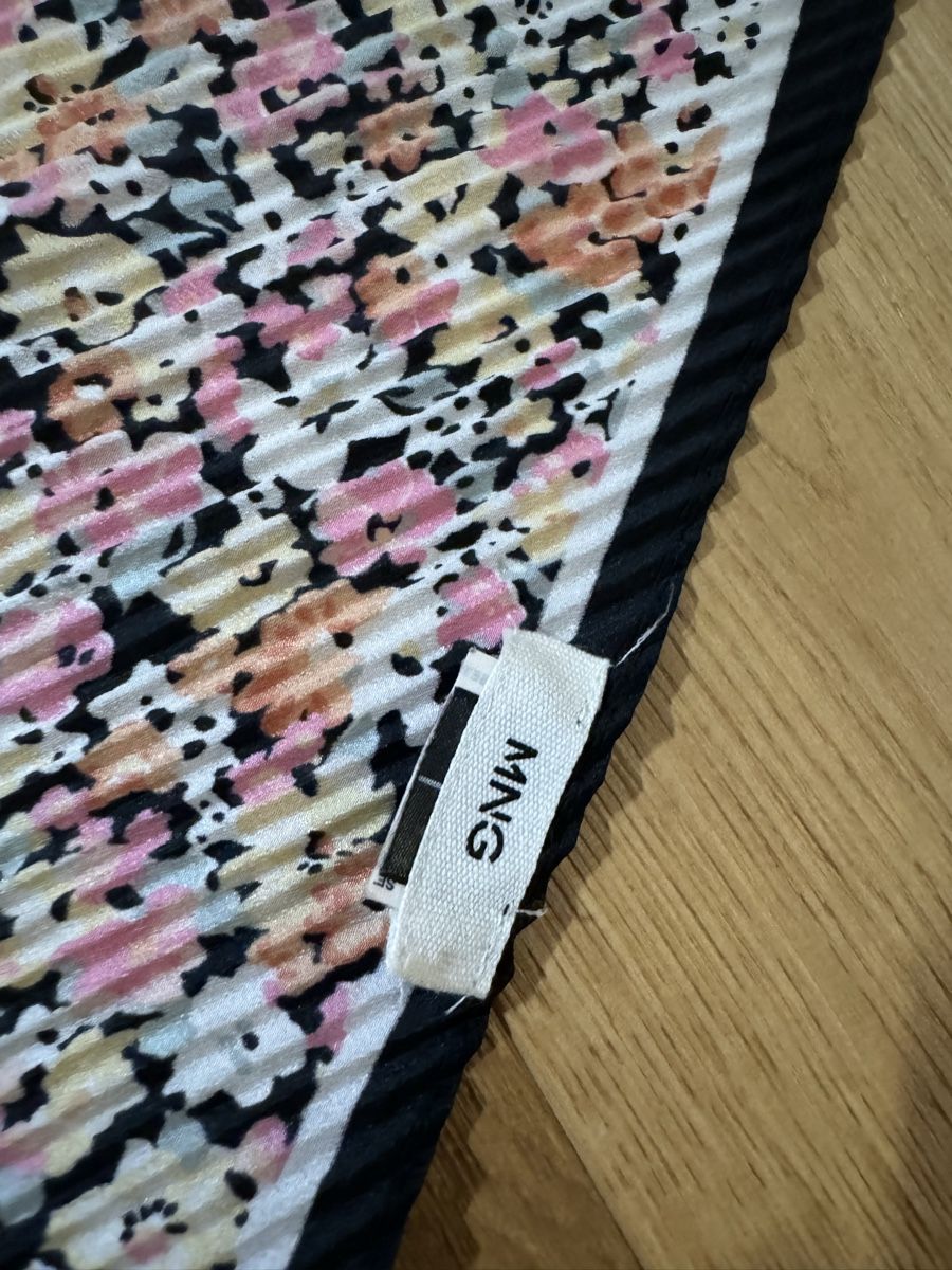 Mango Foulards, Tücher & Schals: Foulard Blumenmuster – Gebraucht aus Schaan von kri_tsw8 2