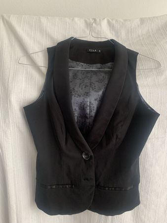Trendiges schwarzes Gilet, Grösse S, Marke VILA