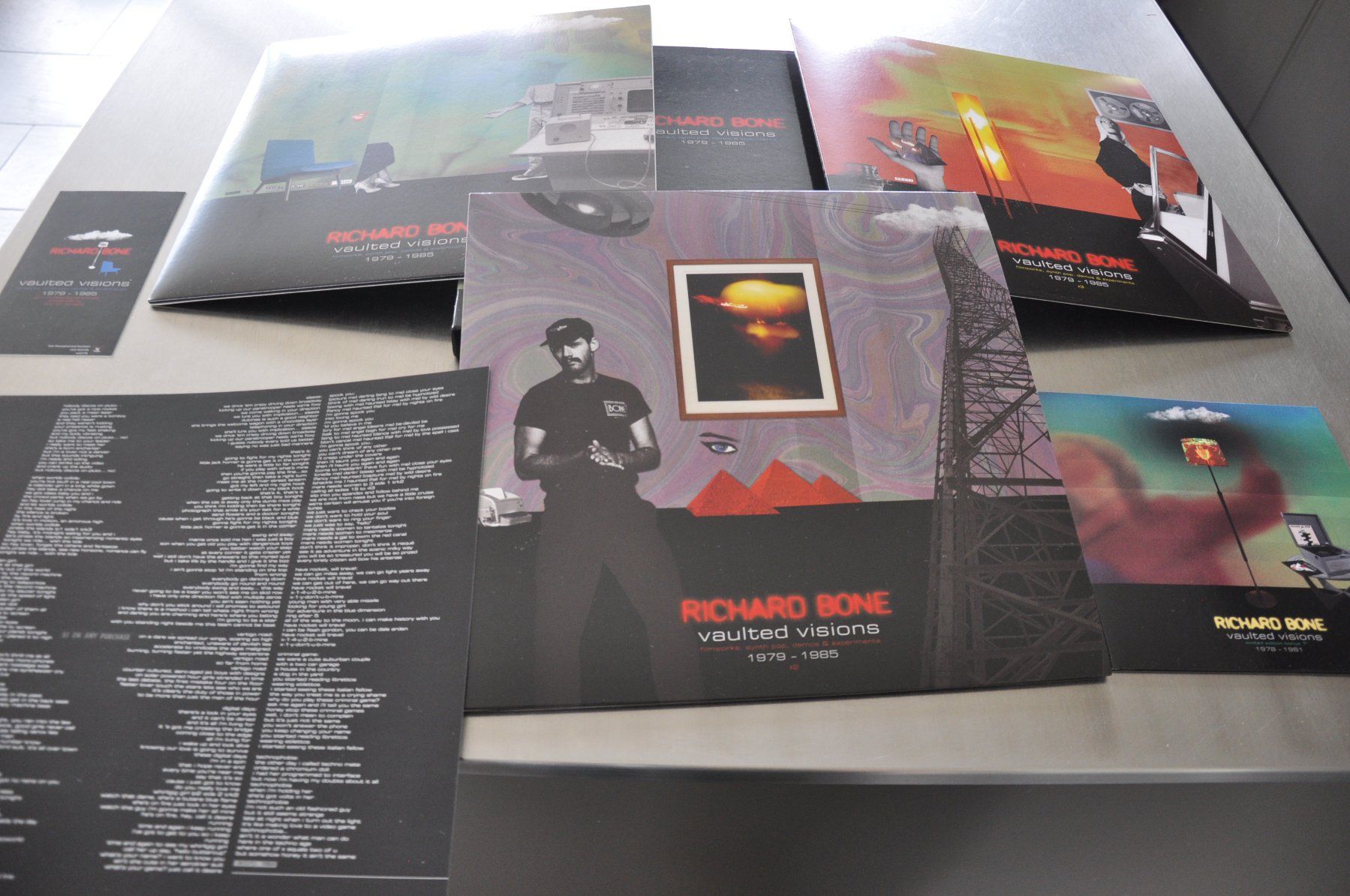 Schallplatten: RICHARD BONE BOX 3LPS + 7 VAULTED VISIONS - VINYL ON DEMAND – Neu (gemäss Beschreibung) aus Sion von jaipur1401 3
