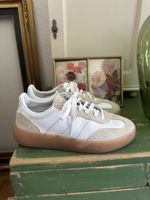 Chaussures Adidas blanc beige état comme neuf