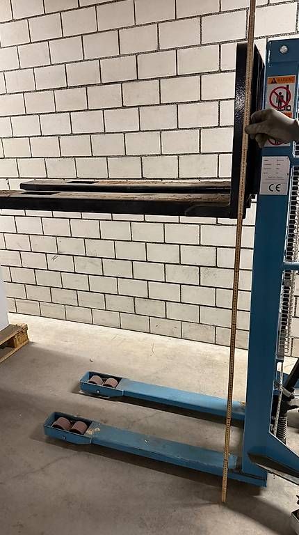 Carrelli elevatori e a forche: Hand Hochhubwagen Hydraulisch SDJ1012-01 – Usato da bad ragaz venduto da anikima 3