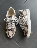 Sneakers GUESS Schlangenmuster Grösse 38 fast nie getragen 