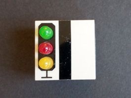 Heki 9035 Signalbaustein grün/gelb/rot links vom Gleis