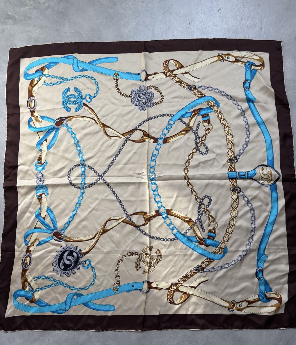 Chanel Foulards, Tücher & Schals: Chanel Seidenfoulard  – Neu (gemäss Beschreibung) aus Steinmaur von aly_mhs6