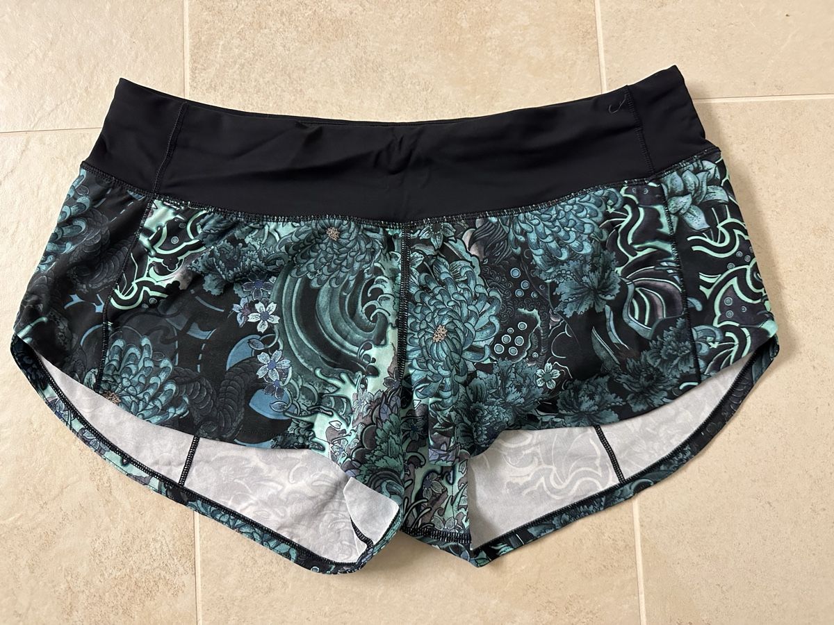 Lululemon Pantaloni: kurze hosen von lululemon – Usato da Sarmenstorf venduto da Nila78