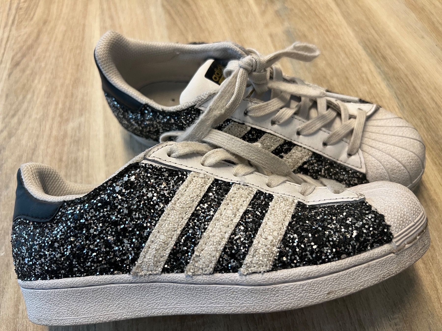 Adidas Scarpe per ragazze: ADIDAS  Sneaker Spezial Edition  Gr. 35.5 – Usato da Wil SG venduto da Northchild77