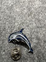 Pin Anstecknadel Delphin Metall blau silberfarben neu