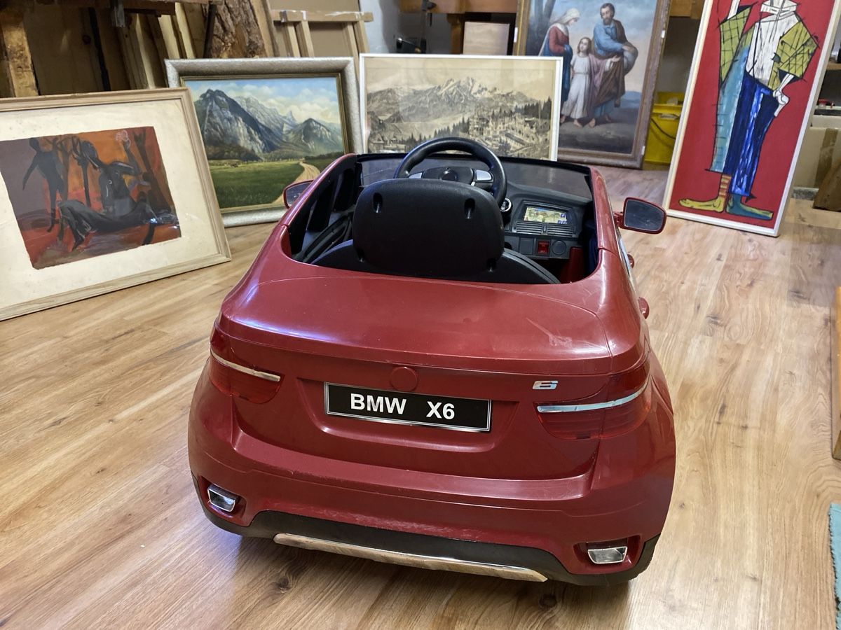 BMW Veicoli per bambini: Kinder Elektroauto BMW X6 Rot – Usato da sursee venduto da trilli-tralli 4