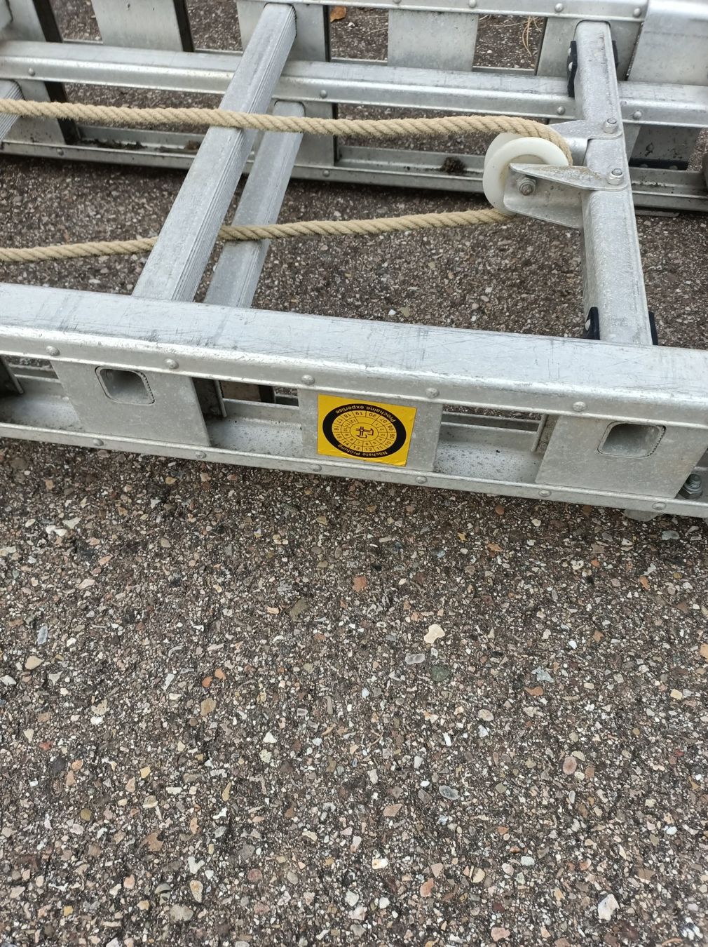 Scale: Schiebeleiter aus Aluminium gebraucht 8 Meter – Usato da Schaffhausen venduto da Hilmar01 4