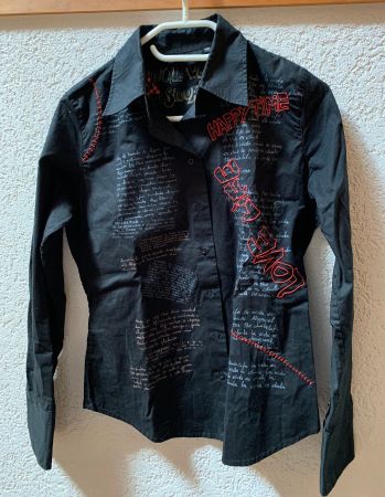 schöne Bluse Desigual, schwarz mit Schrift