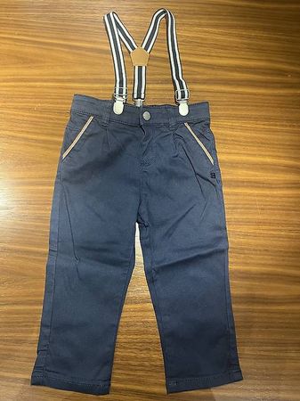 Pantaloni con le bretelle 