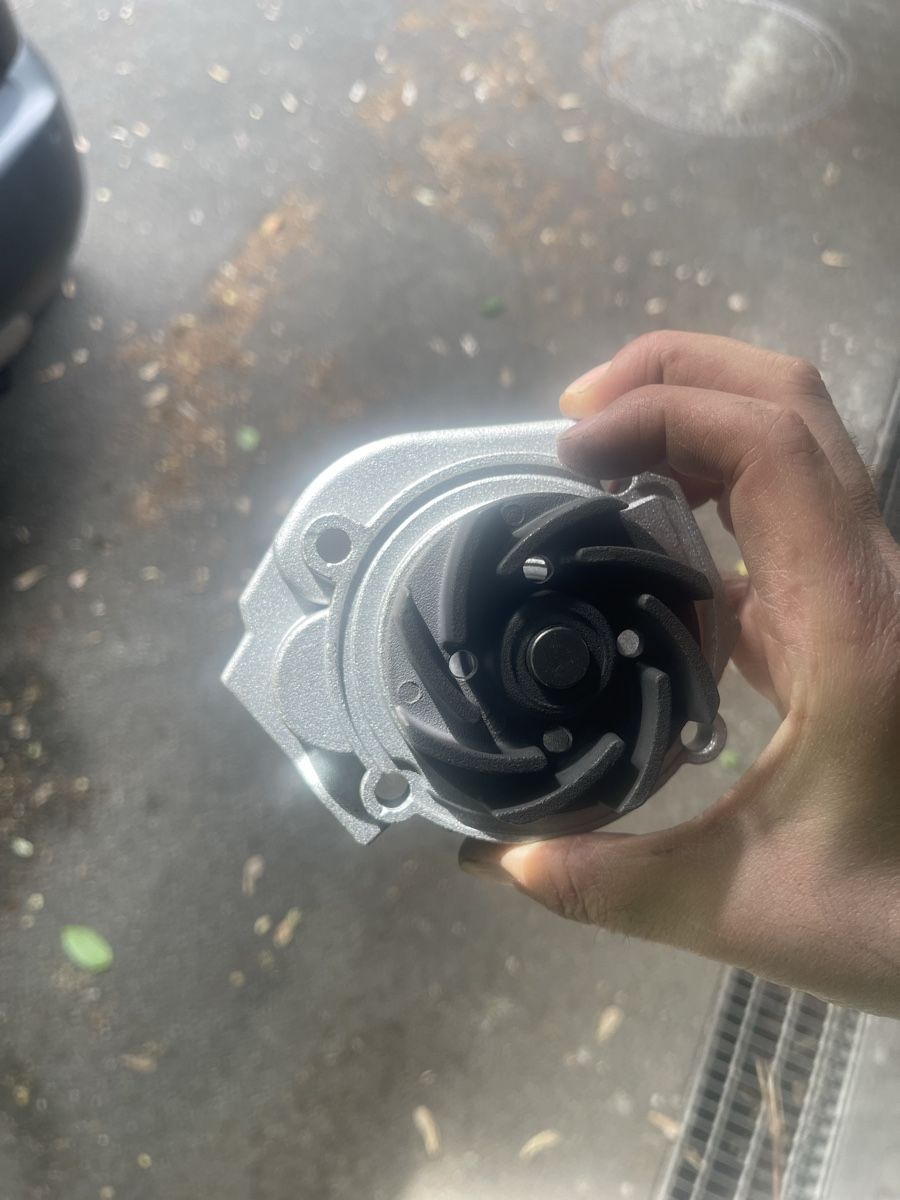 VW Tutti pezzi di ricambio auto: VW Wasserpumpe neu – Nuovo (secondo la descrizione) da Otelfingen venduto da ElCid01