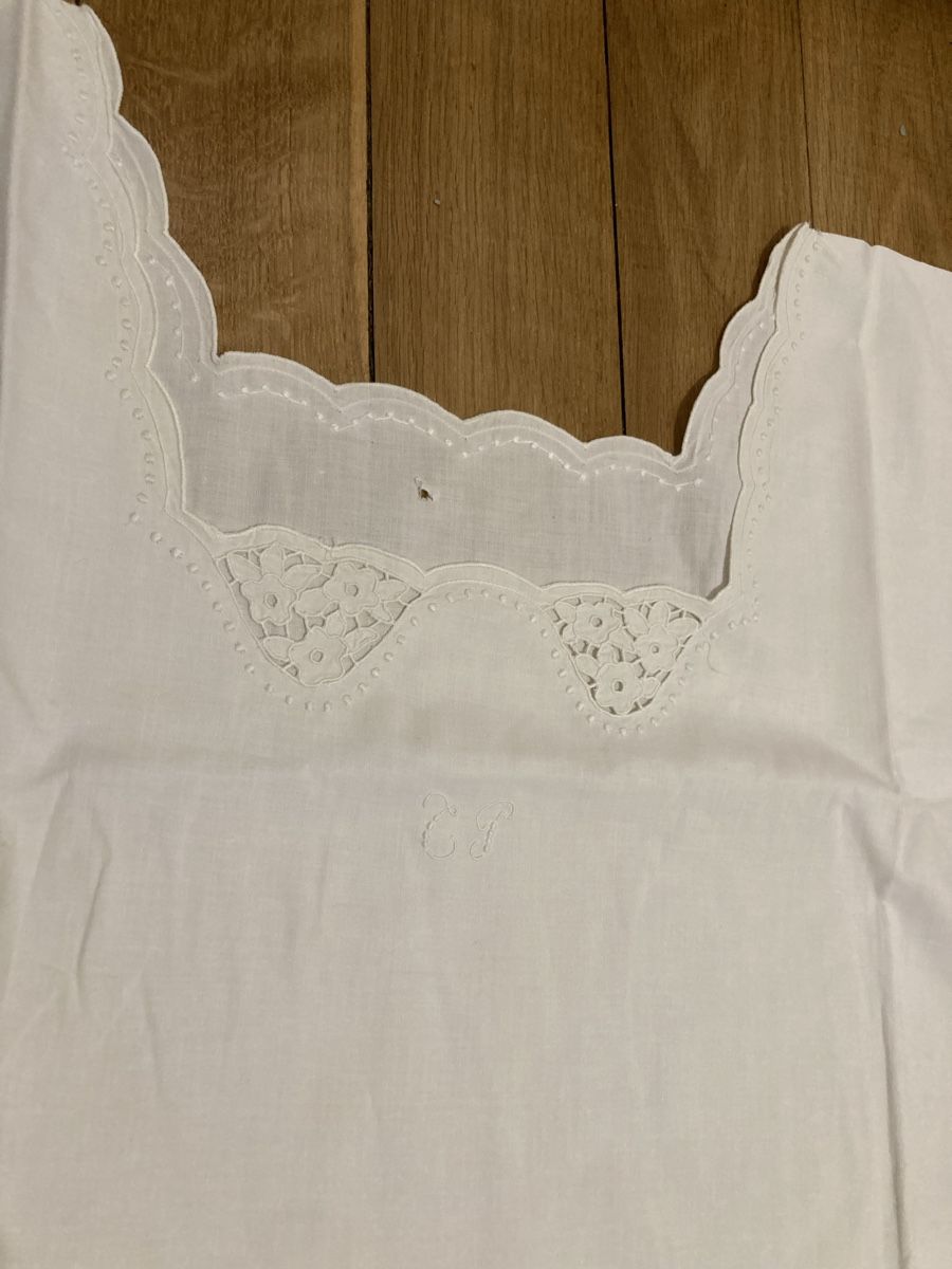 Negligees & Pigiami: Antikes Nachthemd – Usato da Zürich venduto da Ekka 1