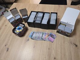 Über 3000 Pokemon Sammelkarten