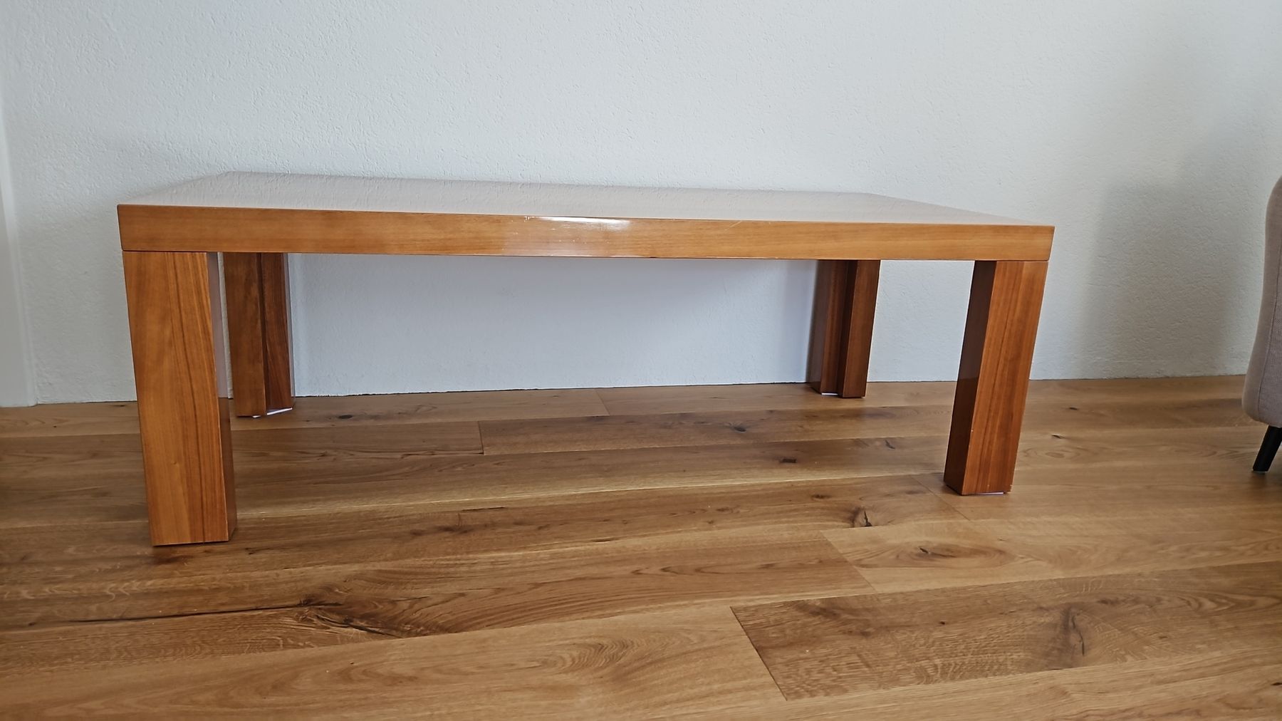 Tische: Tisch Nussbaum – Gebraucht aus Walenstadt von BoosterX 3