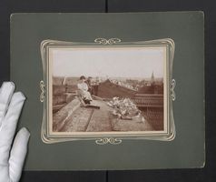 Fotografie Taubenzüchter mit Vogelreuse