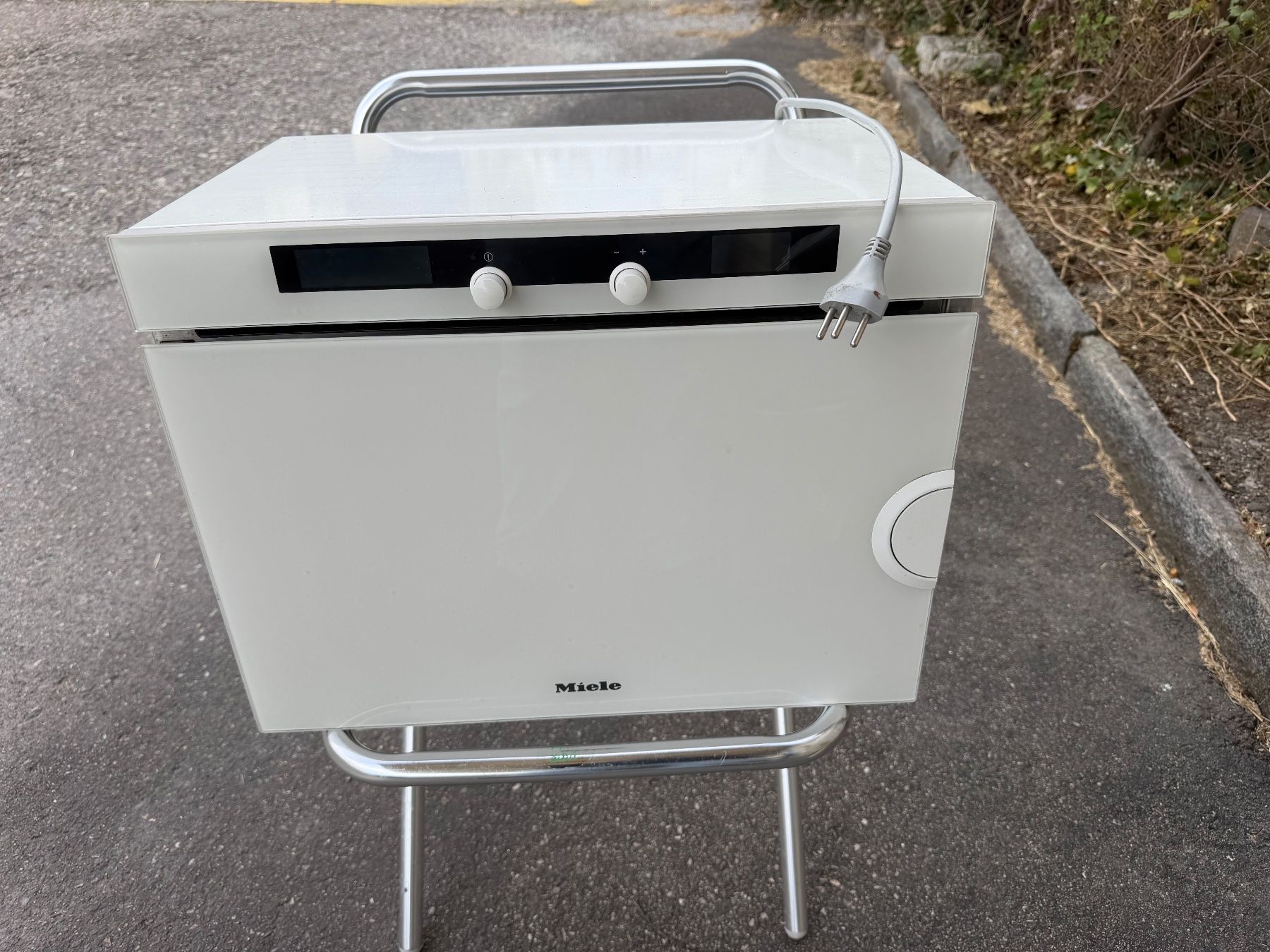 Miele Küchengeräte: Miele Dampfgarer DG 2350 – Gebraucht aus Frenkendorf von autodiscount4123