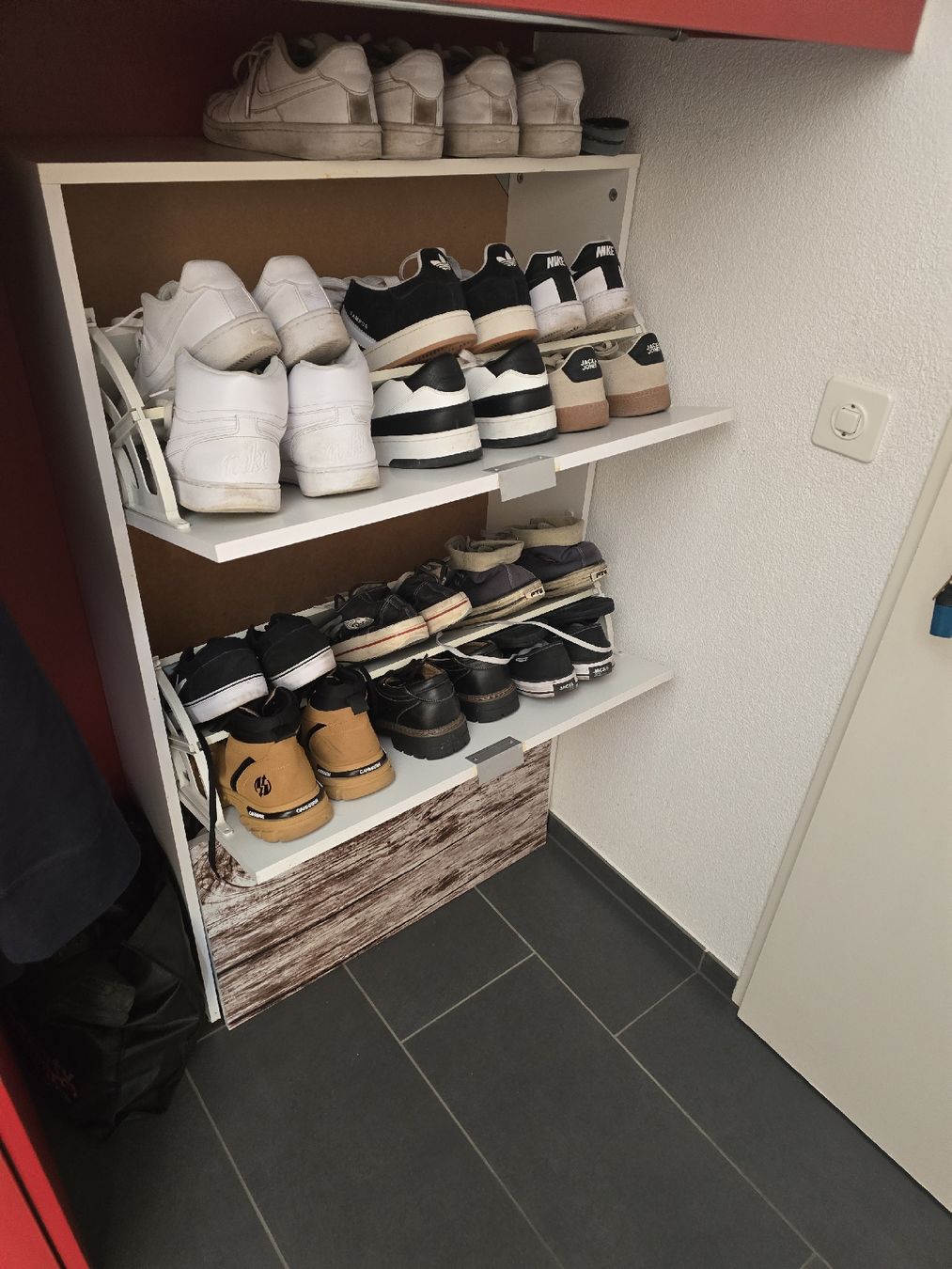 Armadi: Stylischer Schuhschrank Converse – Usato da Safenwil venduto da buickboy 1
