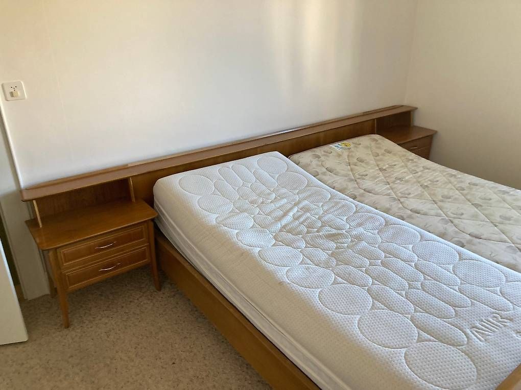 Lits: Doppelbett mit integrierten Nachttischen – D'occasion à Nürensdorf par rol_kg7r 1