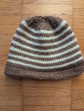 Winter Strickmuetze, handgemacht, neuwertig, Gr. 4-6 Monaten