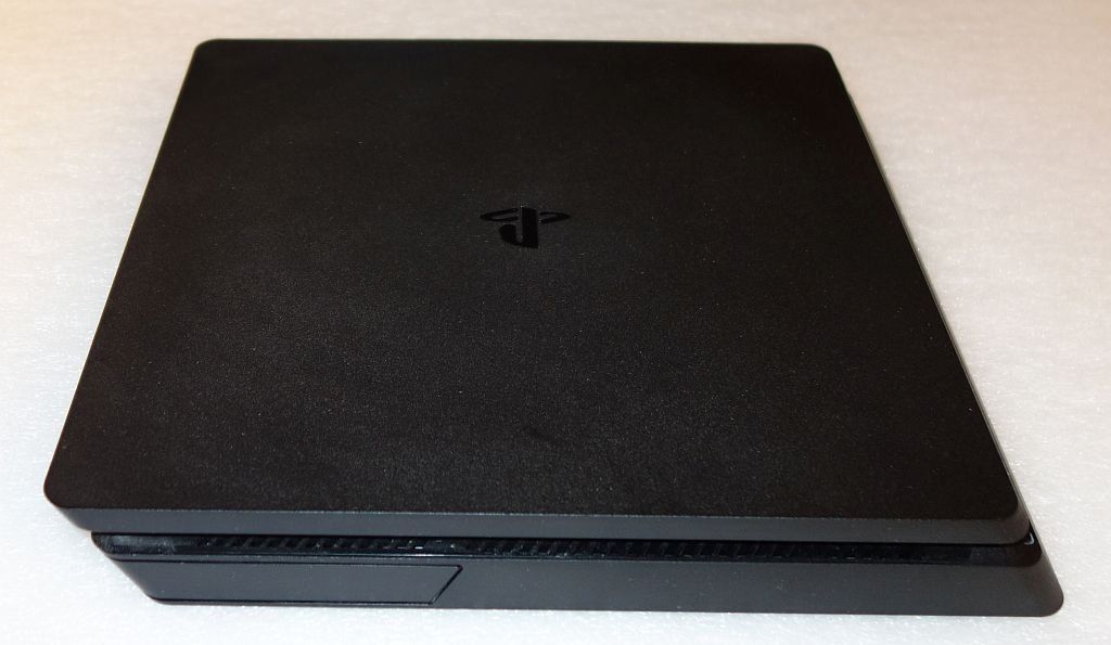 Sony Konsolen: SONY Playstation 4 Slim 500GB (PS4) + DUALSHOCK-Controller – Gebraucht aus Dietlikon von Web-Trader 3