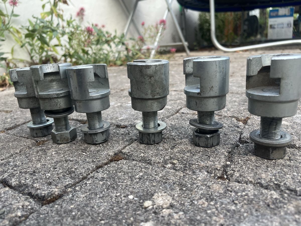 Trattori: Kalottenmuttern – Usato da Niederwil SO venduto da Geranium002