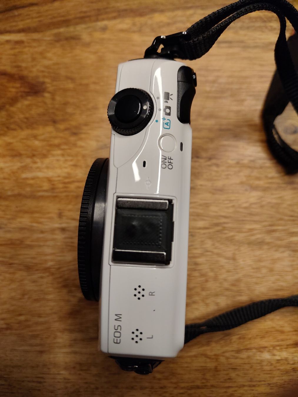 Canon Fotocamera: Canon EOS M mit Viel Zubehör!!! – Usato da Wangs venduto da E_Kaffi 1
