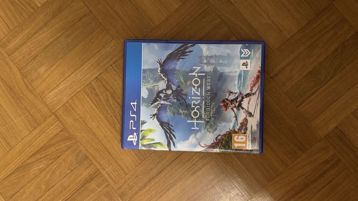 Sony Consoles: Ps4 mit 2 games und 1 kontroller mit kabel – Neuf (Voir description) à Allschwil par B.Bivona 1
