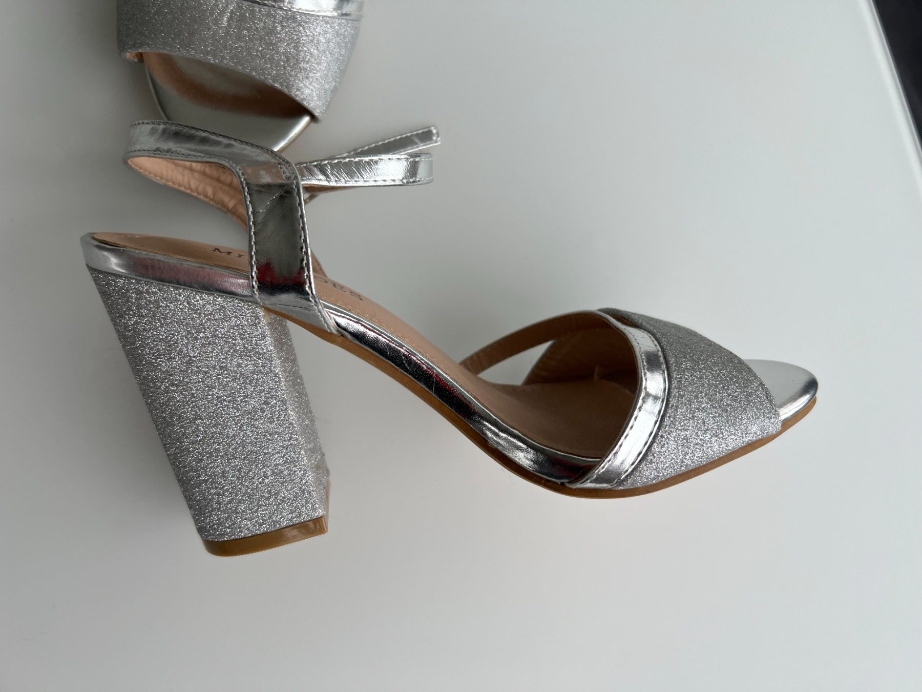 Scarpe da donna: Sandalette, Highheels, Silber, Gr. 36 – Nuovo (secondo la descrizione) da Füllinsdorf venduto da Sunnebliemli7 1