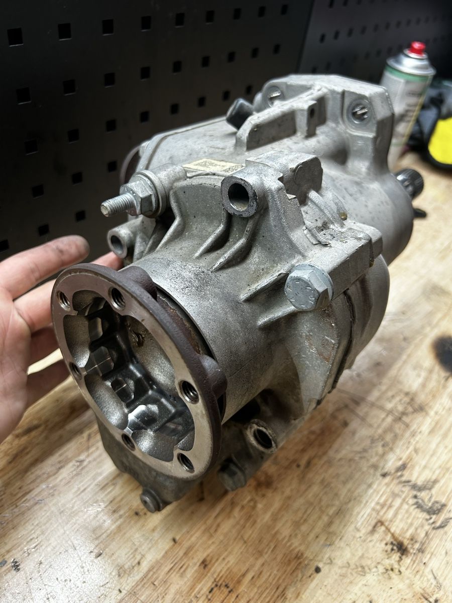 Volkswagen Tutti pezzi di ricambio auto: VW Winkelgetriebe 0CN 409 053 – Usato da Wolhusen venduto da SilvanK. 3