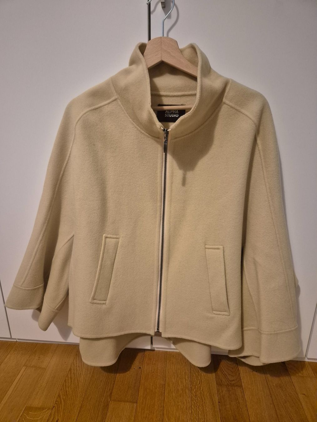 Giacche: Alpha Studio Beige Wolljacke mit Reissverschluss – Nuovo (secondo la descrizione) da St. Gallen venduto da suz_l6zz