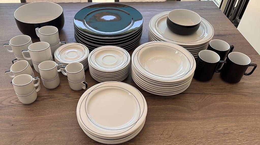 Set di piatti: Langenthal Geschirrset f. 6 Pers. – Usato da Reinach BL venduto da Corine6