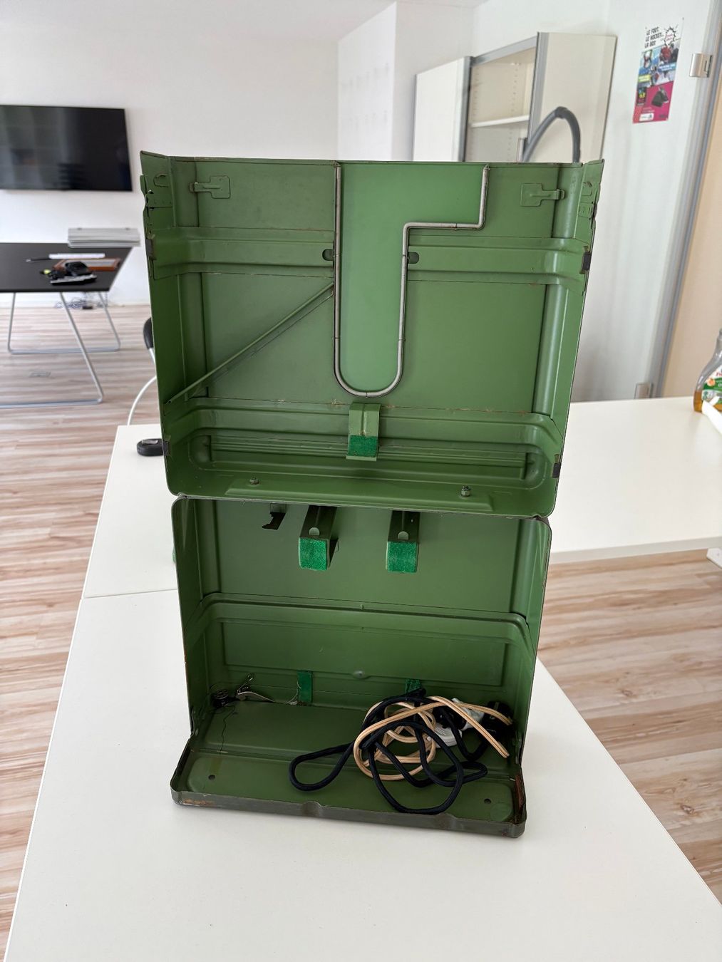 Elna Macchine da cucire: Machine à coudre ancienne Elna – Usato da Monthey venduto da OlivierBurgener 5