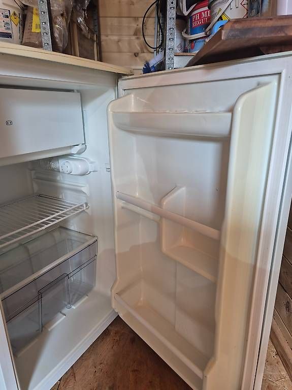 Kühlschrank: Petit réfrigérateur Table Top Proline avec Freezer – Gebraucht aus Oulens-Echallens von car_95c8 2