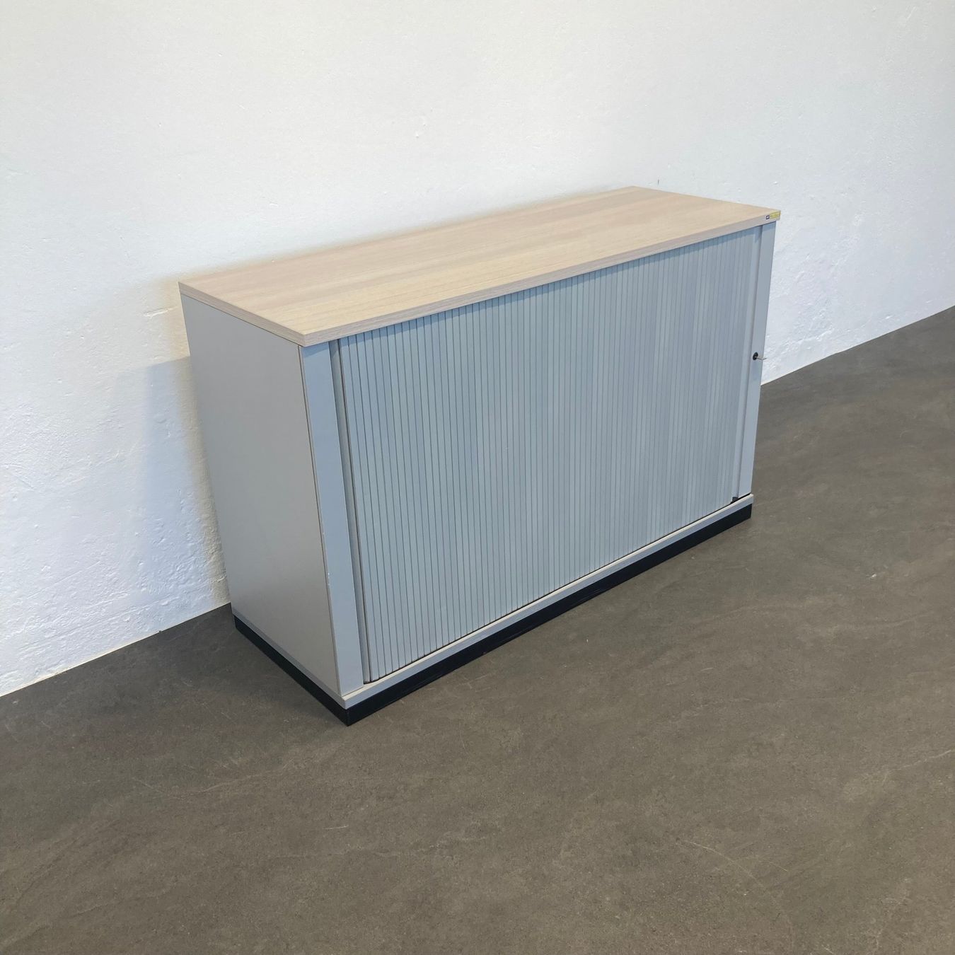 Armadi: Steelcase Share It Lateralschrank 2-OH - – Usato da Schönenwerd venduto da mcofficeshop 2