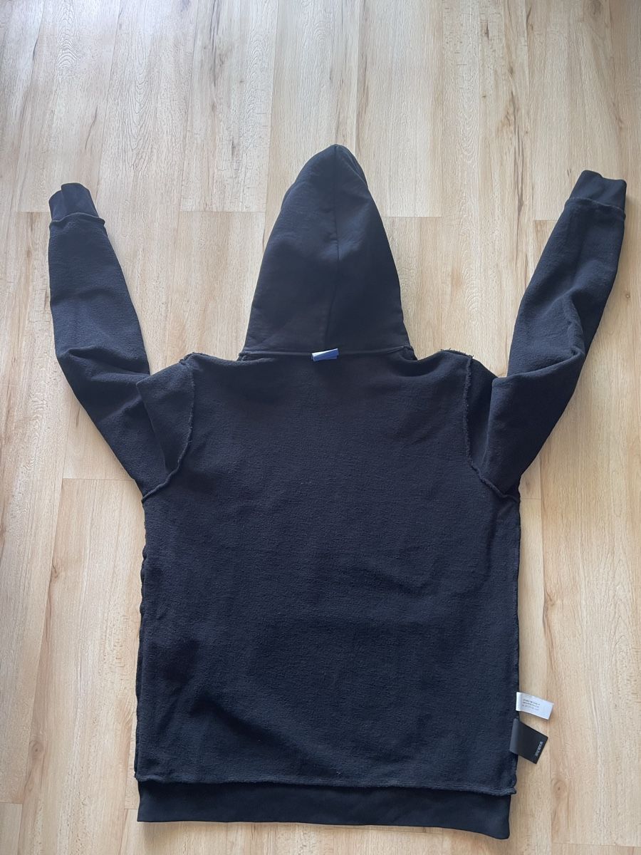 Marcelo burlon Maglioni & Felpe: Pull Sweat capuche Marcelo Burlon M homme noir comme neuf  – Nuovo (secondo la descrizione) da Kloten venduto da Vermicelles 4
