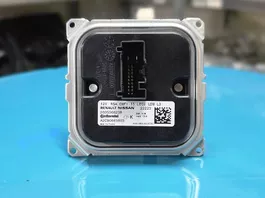 Original Steuergerät LED Scheinwerfer 260556623R Reno Nissan